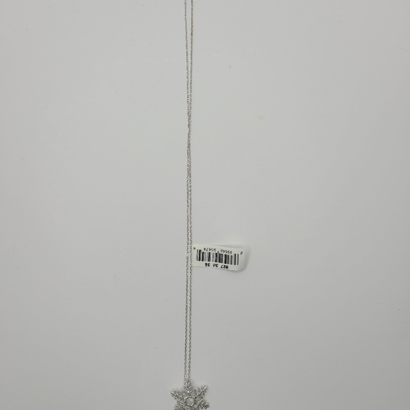 Sterling Silver 1/10 CT TW Diamond Snowflake Pendant Necklace - Picture 2 of 3